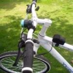 Farol Para Bike Led Para Bicicleta Com Foco Ajustável Bateria 4hs bm809 - Imagem 4